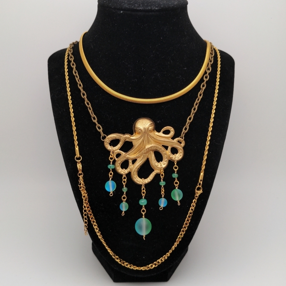 381MIDALANE The Kraken Emerald Gemstone Necklace Set